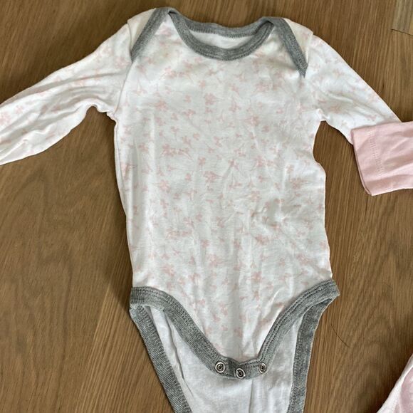 Burt’s bees Long sleeve onesie body suits 0-3M - Picture 2 of 6